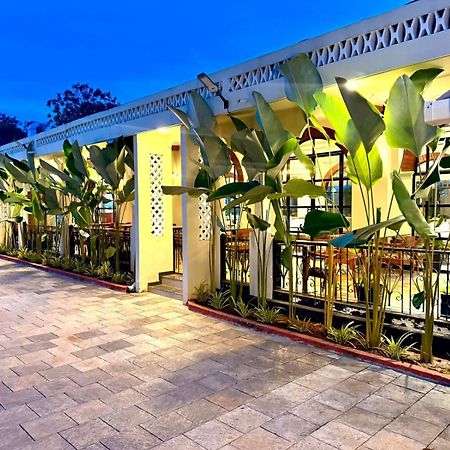Jaladarshini Lakeside Gardens Bed and Breakfast Kollam Esterno foto