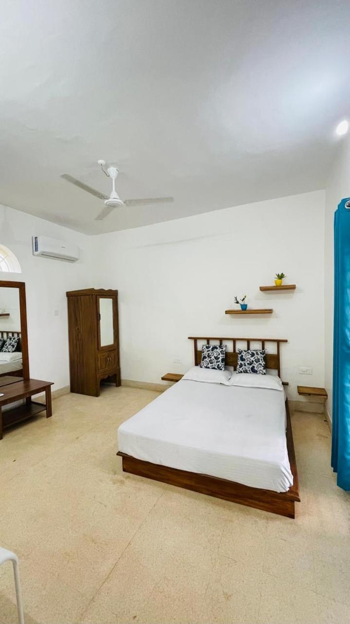 Jaladarshini Lakeside Gardens Bed and Breakfast Kollam Esterno foto
