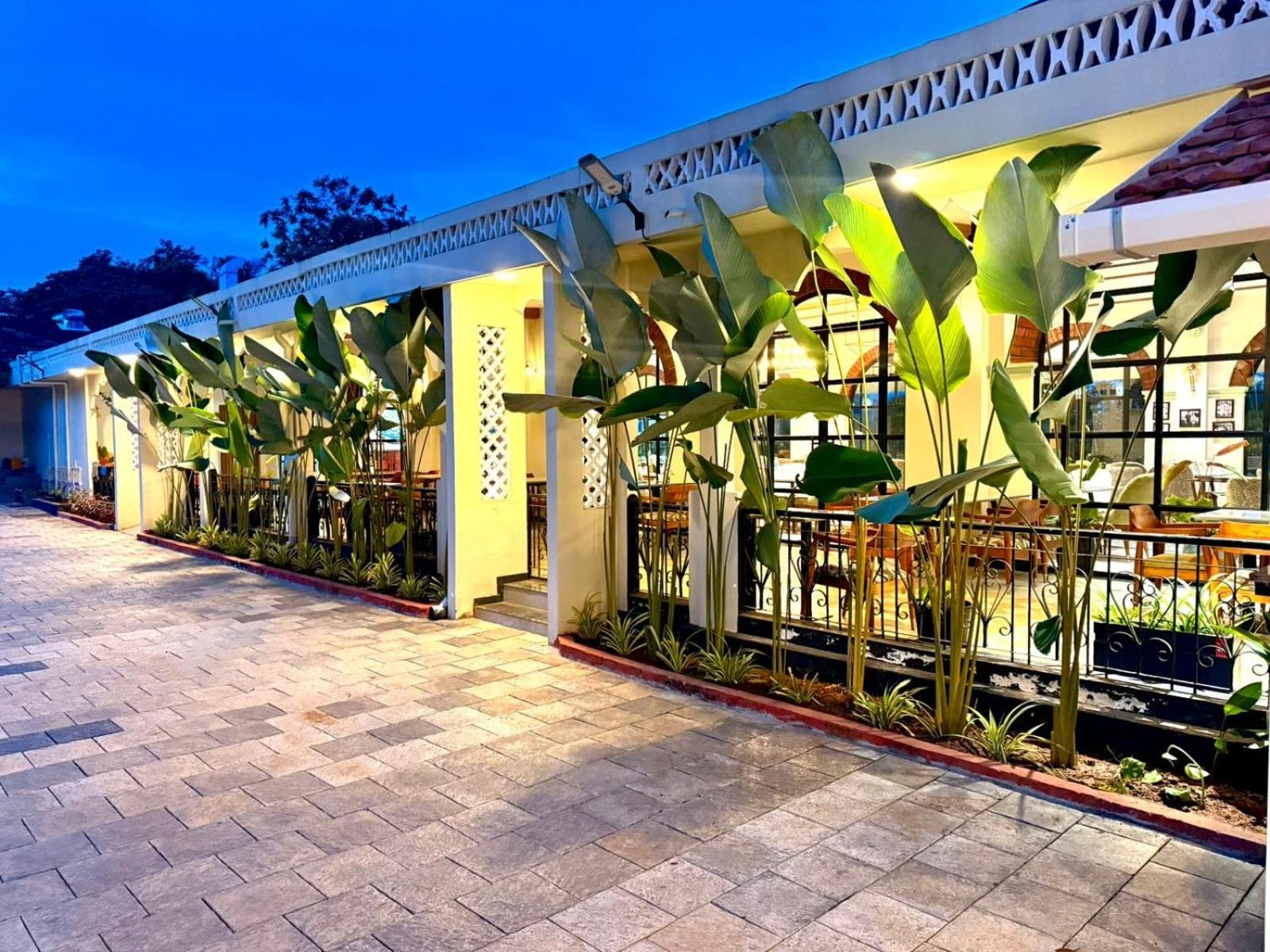 Jaladarshini Lakeside Gardens Bed and Breakfast Kollam Esterno foto