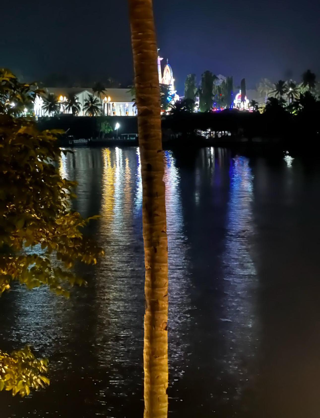 Jaladarshini Lakeside Gardens Bed and Breakfast Kollam Esterno foto